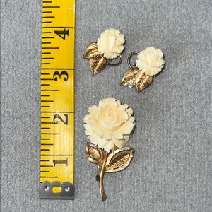 Winard Vintage Cream Rose Brooch and Clip on Earring Set